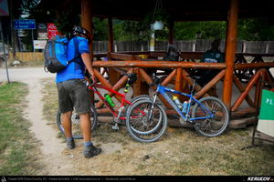 Trasee cu bicicleta MTB XC - Traseu MTB Muntii Capatanii: Petrimanu - Curmatura Oltetului - Polovragi - Horezu - Tomsani - Babeni (Lacul Petrimanu - Lacul Galbenu - Pasul Curmatura Oltetului - Cheile Oltetului) de Andrei Vocurek